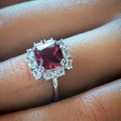 Anello Rosso | Gioielli classici ed eleganti